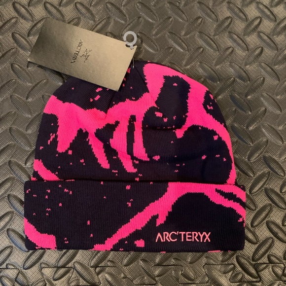 Brand New Arc’Teryx Grotto Toque